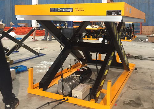 原裝小型升降機制造廠家的優(yōu)勢與服務