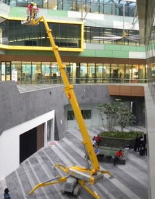 南山高空作業(yè)車、升降機(jī)與腳手架租賃 深圳本地服務(wù)與貨梯制造全解析